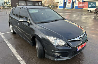 Хэтчбек Hyundai i30 2011 в 