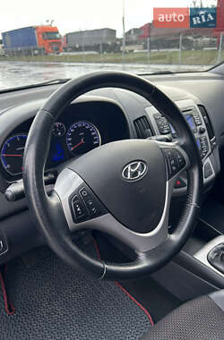 Хэтчбек Hyundai i30 2011 в 