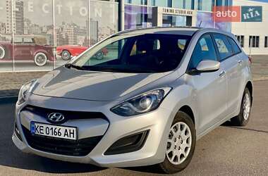 Універсал Hyundai i30 2014 в Дніпрі