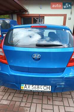 Хэтчбек Hyundai i30 2010 в 