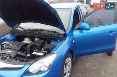 Хэтчбек Hyundai i30 2010 в 