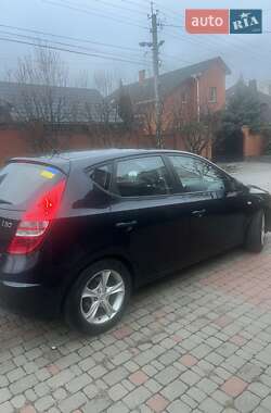 Хетчбек Hyundai i30 2009 в 