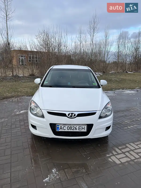 Хетчбек Hyundai i30 2009 в 