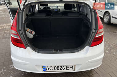 Хэтчбек Hyundai i30 2009 в 