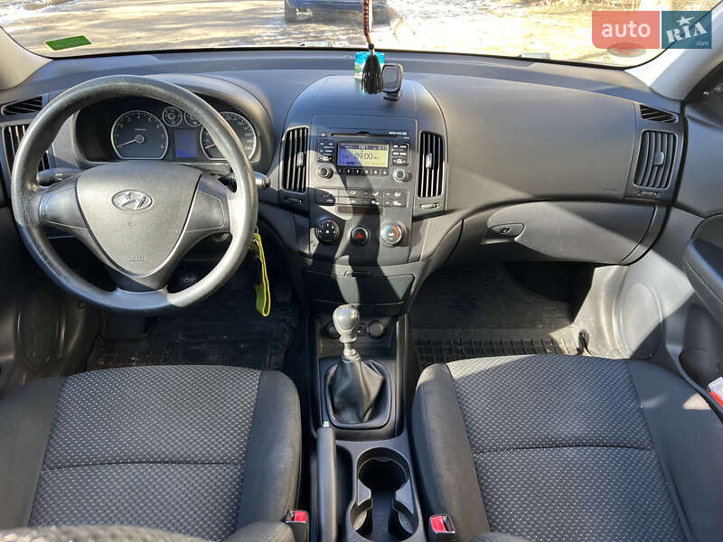 Хэтчбек Hyundai i30 2009 в Нововолынске фото 11 Хэтчбек Hyundai i30 2009 в Нововолынске