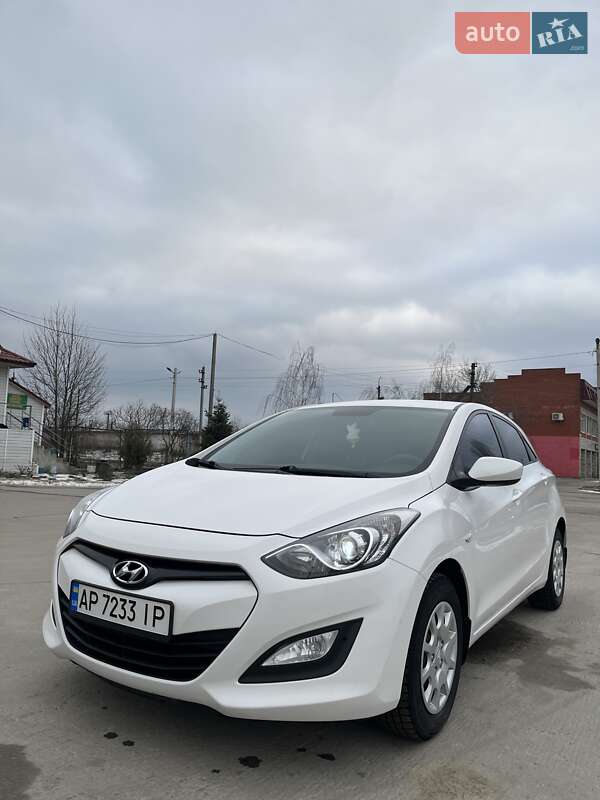 Хэтчбек Hyundai i30 2012 в Нетешине