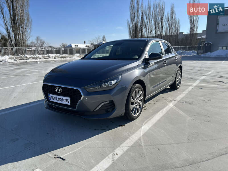 Фастбэк Hyundai i30 2019 в 