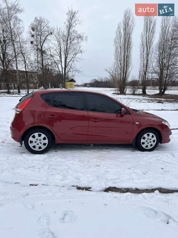 Хетчбек Hyundai i30 2008 в Валках