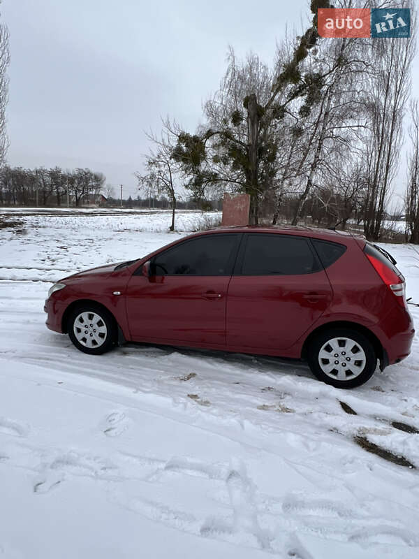 Хетчбек Hyundai i30 2008 в Валках