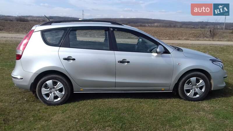 Универсал Hyundai i30 2009 в Калуше