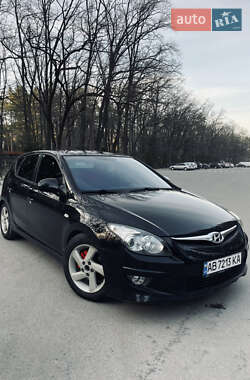 Хэтчбек Hyundai i30 2010 в 