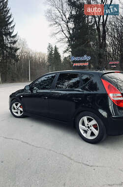 Хэтчбек Hyundai i30 2010 в 