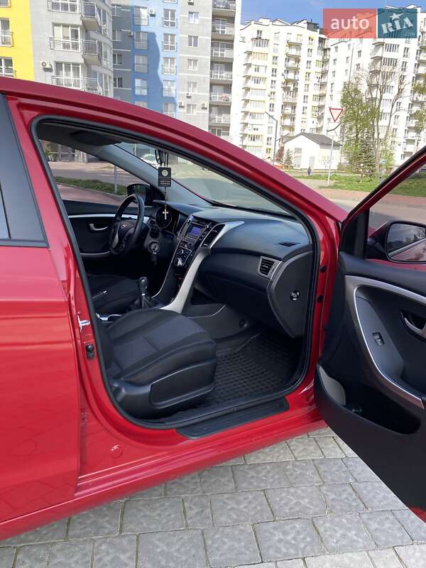Хэтчбек Hyundai i30 2013 в Ивано-Франковске