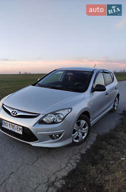 Хэтчбек Hyundai i30 2011 в 