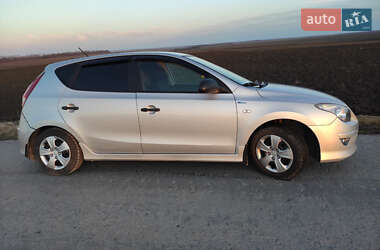 Хэтчбек Hyundai i30 2011 в 