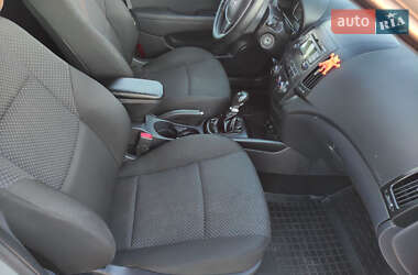 Хэтчбек Hyundai i30 2011 в 