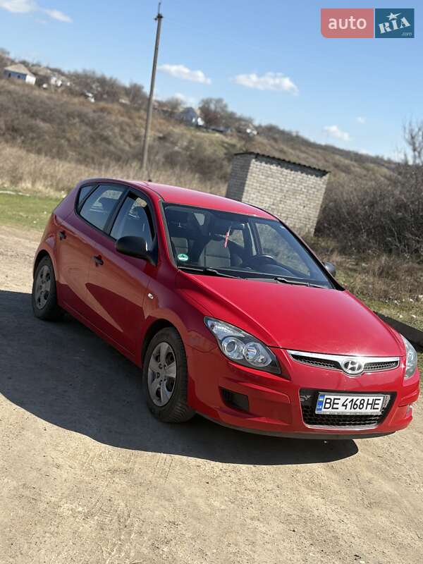 Хэтчбек Hyundai i30 2009 в Вознесенске