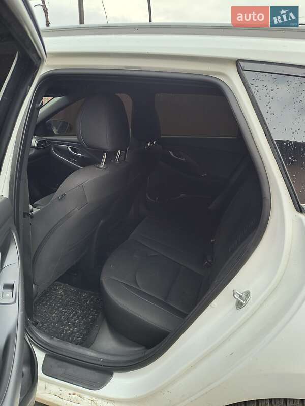 Универсал Hyundai i30 2018 в Ужгороде