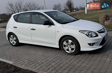 Хетчбек Hyundai i30 2011 в 