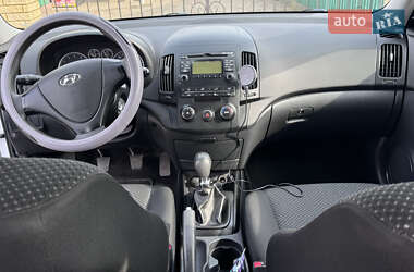 Хетчбек Hyundai i30 2011 в 