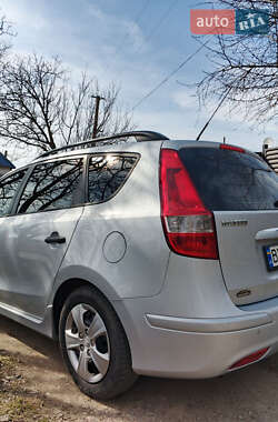 Универсал Hyundai i30 2011 в Новой Ушице