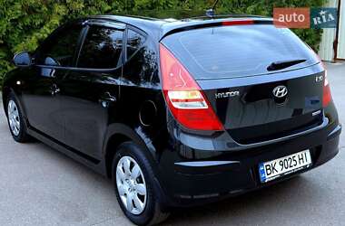 Хетчбек Hyundai i30 2008 в 