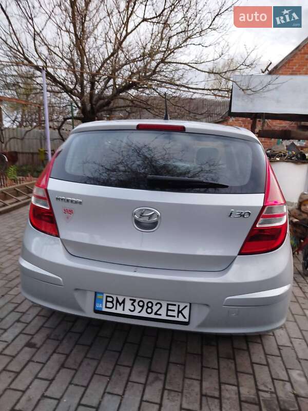 Хетчбек Hyundai i30 2009 в 