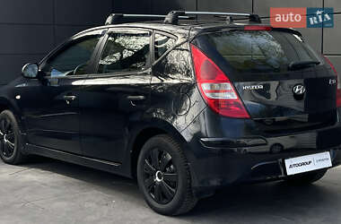 Хэтчбек Hyundai i30 2011 в 
