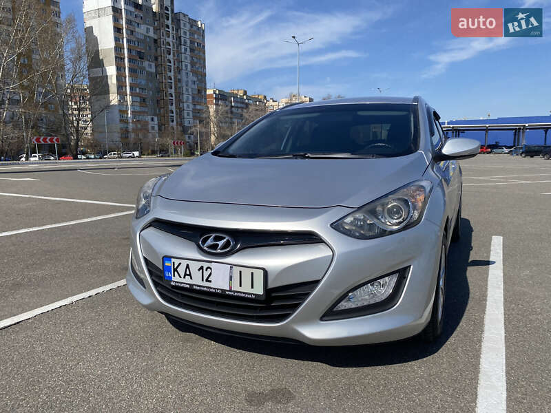 Универсал Hyundai i30 2013 в Киеве