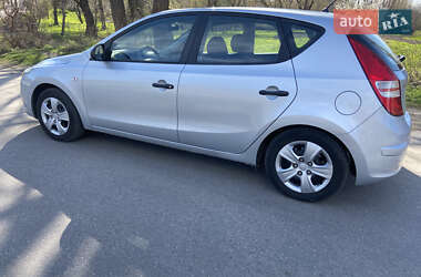 Хетчбек Hyundai i30 2010 в 