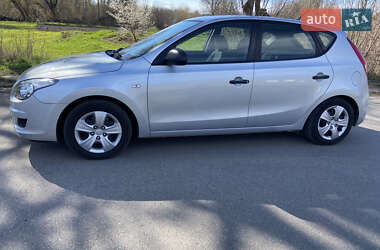 Хетчбек Hyundai i30 2010 в 