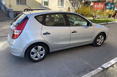 Хетчбек Hyundai i30 2010 в 