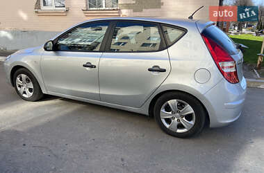 Хетчбек Hyundai i30 2010 в 