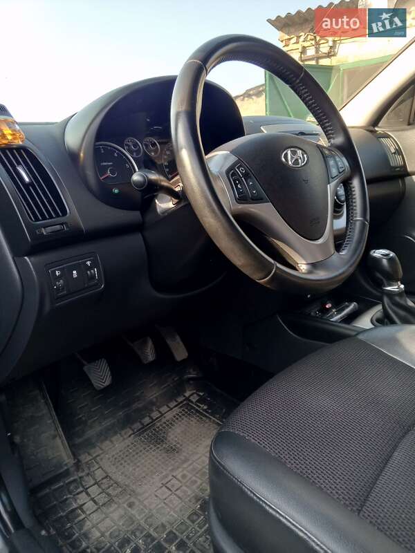 Універсал Hyundai i30 2011 в Новомосковську