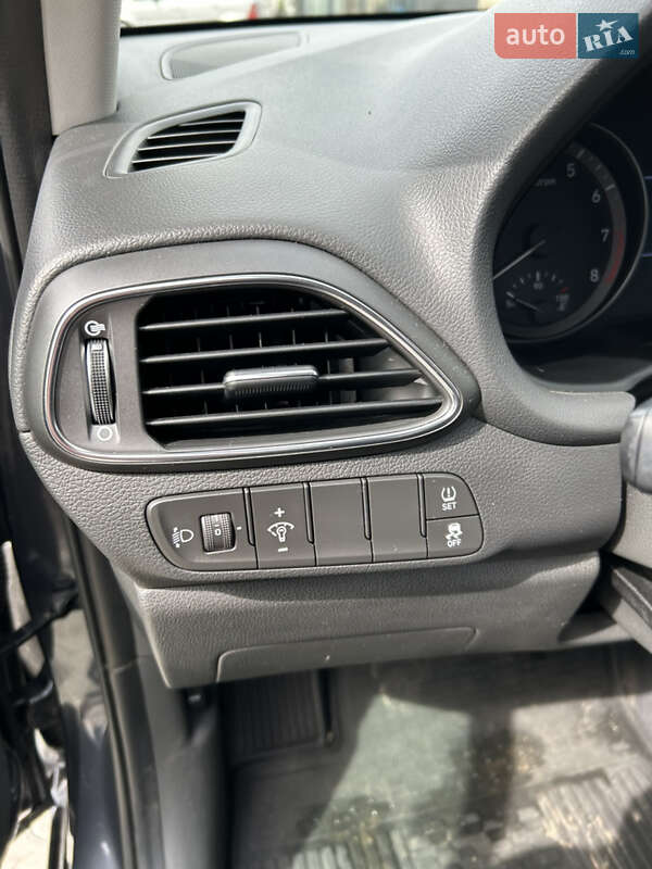 Хэтчбек Hyundai i30 2023 в Ужгороде