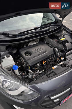 Хетчбек Hyundai i30 2015 в 