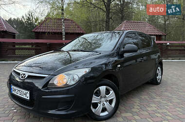 Хэтчбек Hyundai i30 2010 в 