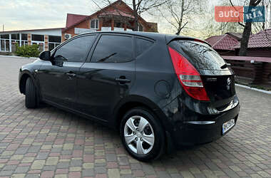 Хэтчбек Hyundai i30 2010 в 