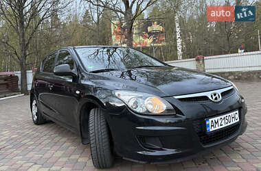 Хэтчбек Hyundai i30 2010 в 
