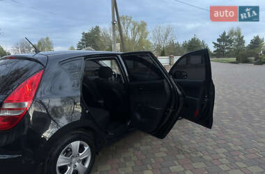 Хэтчбек Hyundai i30 2010 в 