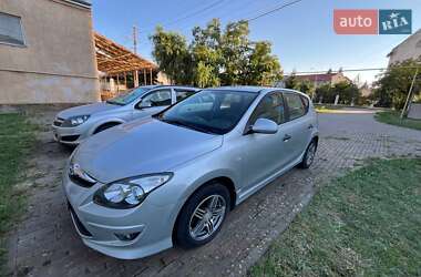 Хетчбек Hyundai i30 2011 в 
