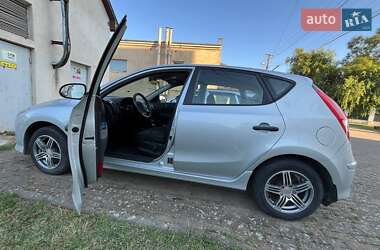 Хетчбек Hyundai i30 2011 в 