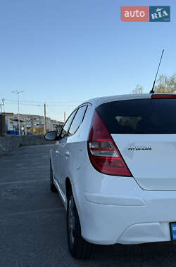 Хэтчбек Hyundai i30 2011 в 