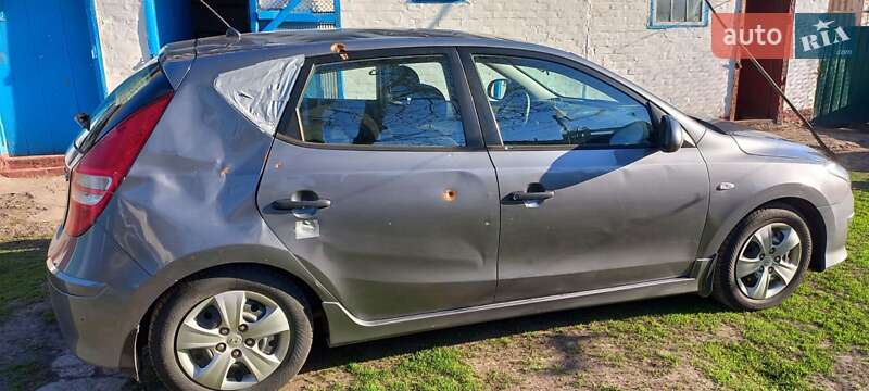 Хэтчбек Hyundai i30 2011 в Покровском