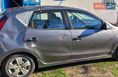 Хэтчбек Hyundai i30 2011 в 