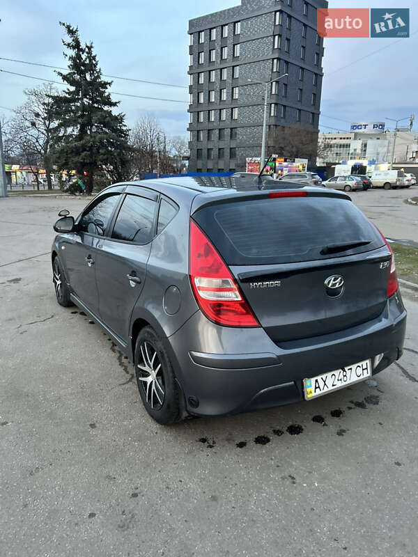 Хэтчбек Hyundai i30 2010 в Харькове