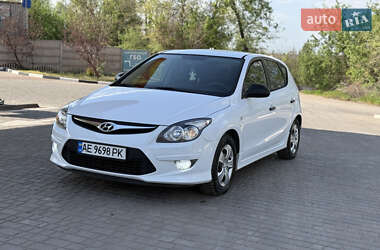 Хэтчбек Hyundai i30 2010 в 