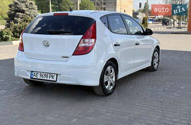 Хэтчбек Hyundai i30 2010 в 