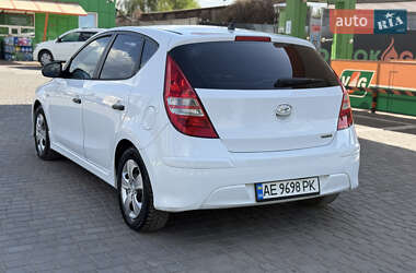Хэтчбек Hyundai i30 2010 в 