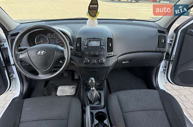 Хэтчбек Hyundai i30 2010 в 